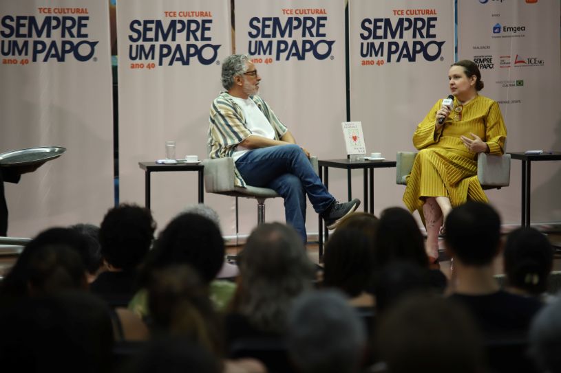 A conversa foi mediada pelo psic&oacute;logo Alexandre Coimbra - Foto: Vin&iacute;cius Dias/TCEMG